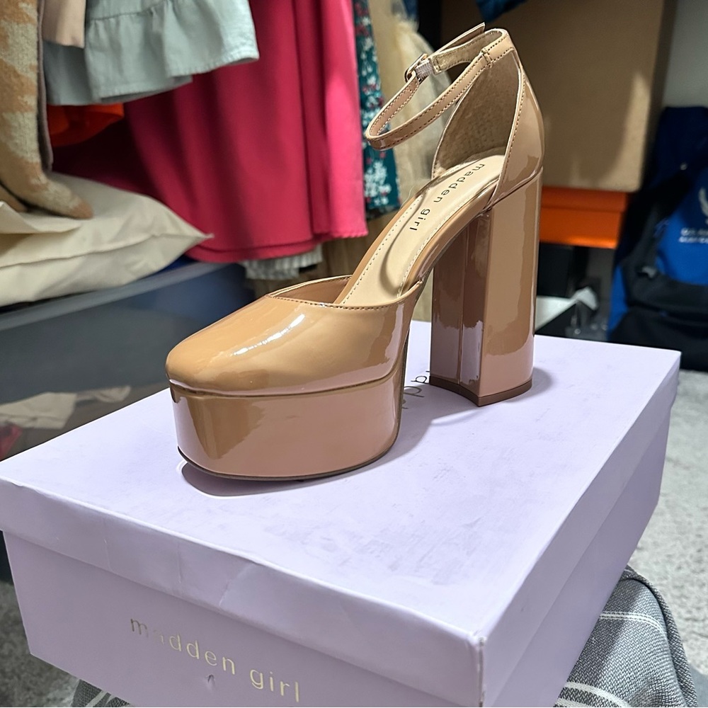 Madden Girl Dion Platform Heel